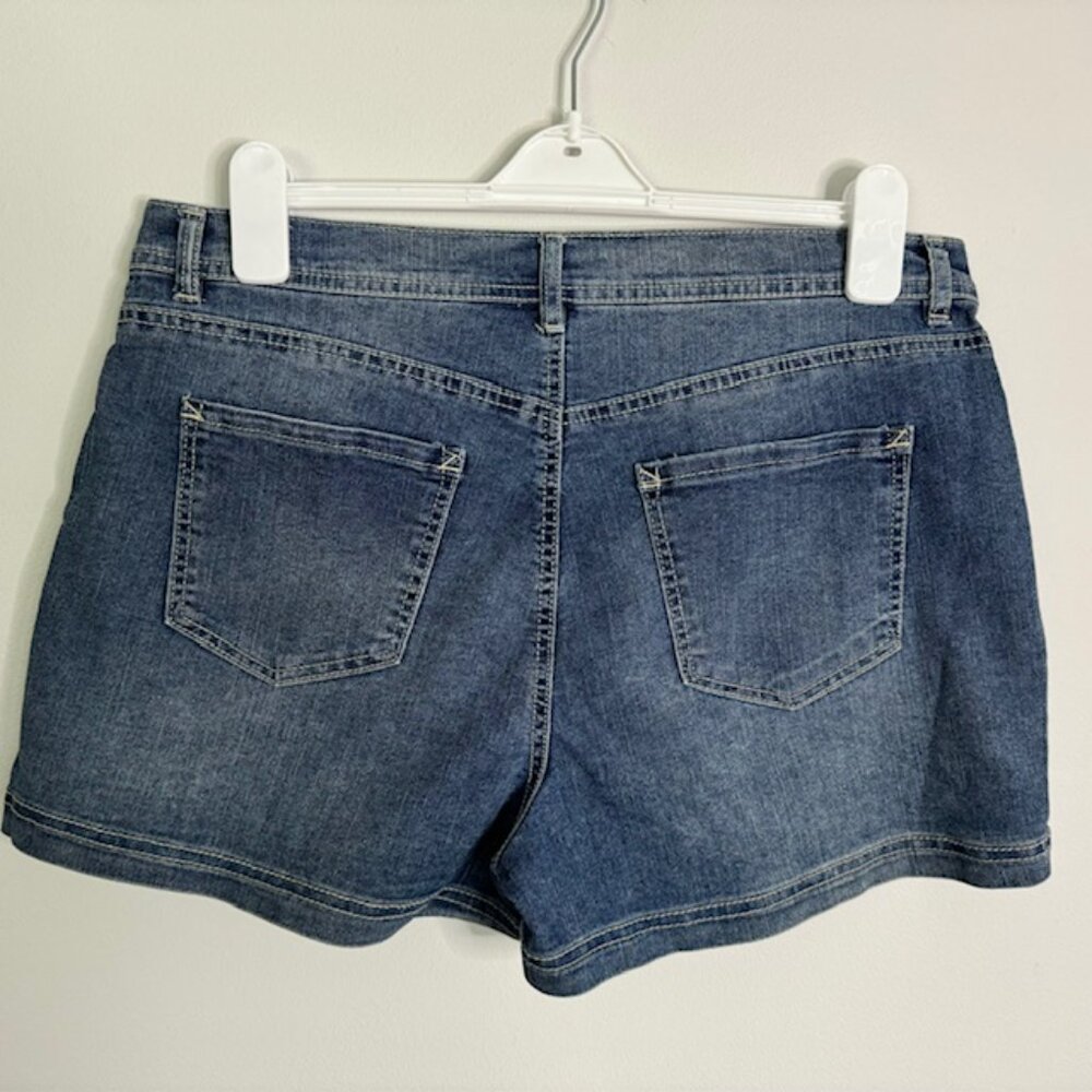 WallFlower Flirty Curvy High Rise Button Fly Jean Shorts Size 13 - Picture 4 of 5